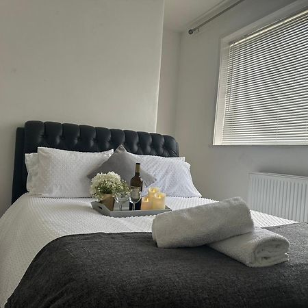 فيلا Experience London With Easy بروملي المظهر الخارجي الصورة