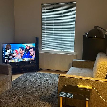 فيلا Experience London With Easy بروملي المظهر الخارجي الصورة